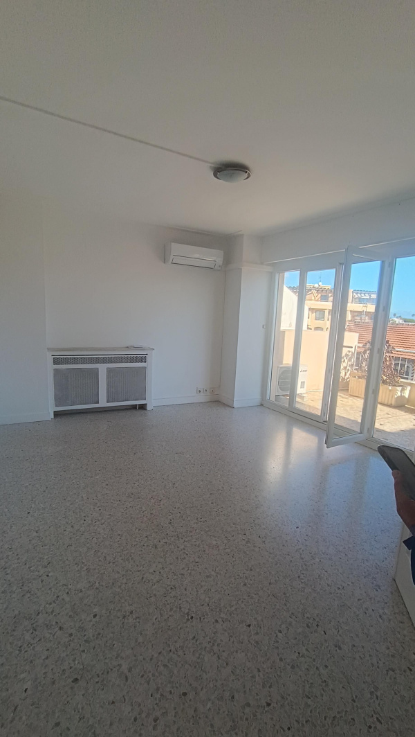 Offres de location Appartement Antibes 06160